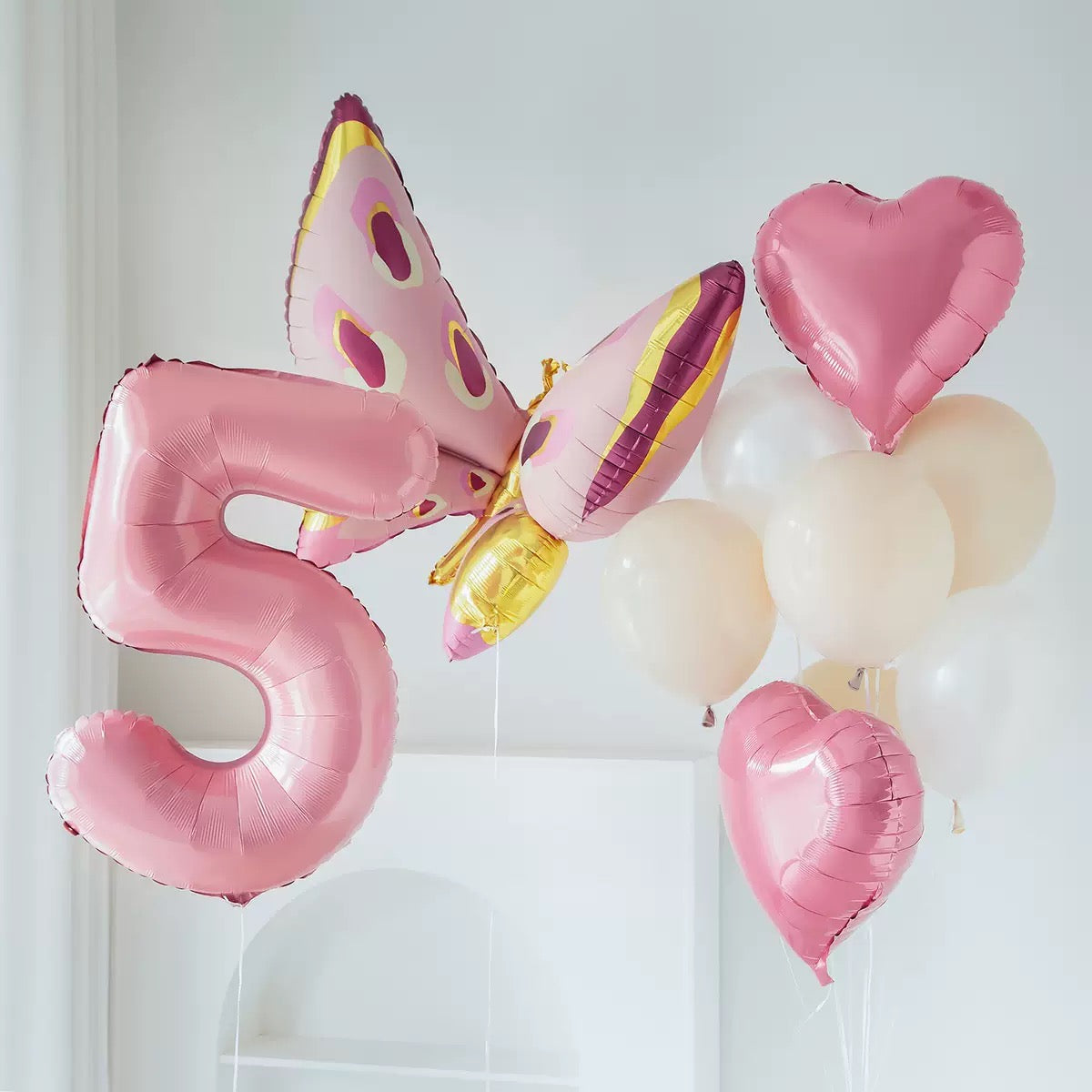 Rosa ballongset med fjäril och valfri siffra